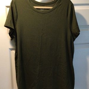 Short sleeve tee shirt.